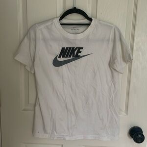 ⭐️HEAVILY DISCOUNTED LIMITED TIME ONLY⭐️ white nike t-shirt size small in womens